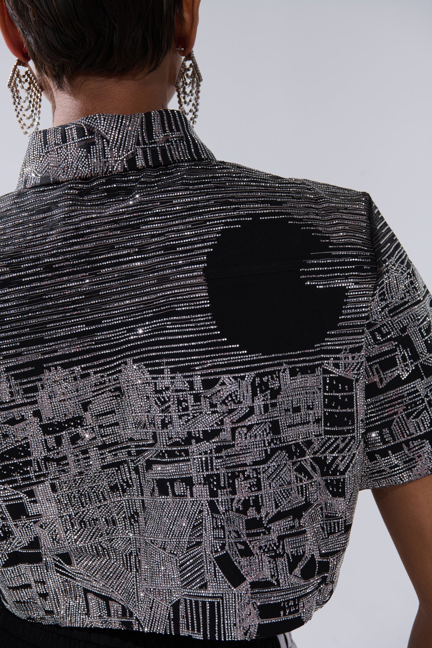 ALL AROUND THE WORLD BUTTON DOWN TOP IN BLACK